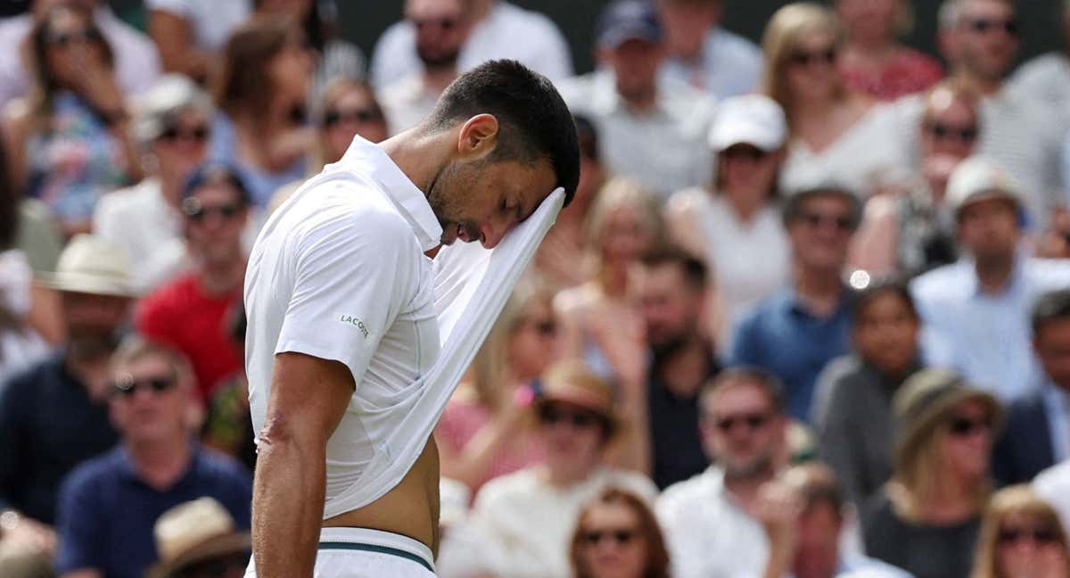 Djokovic se lamenta durante la final de Wimbledon ante Alcaraz. /EFE