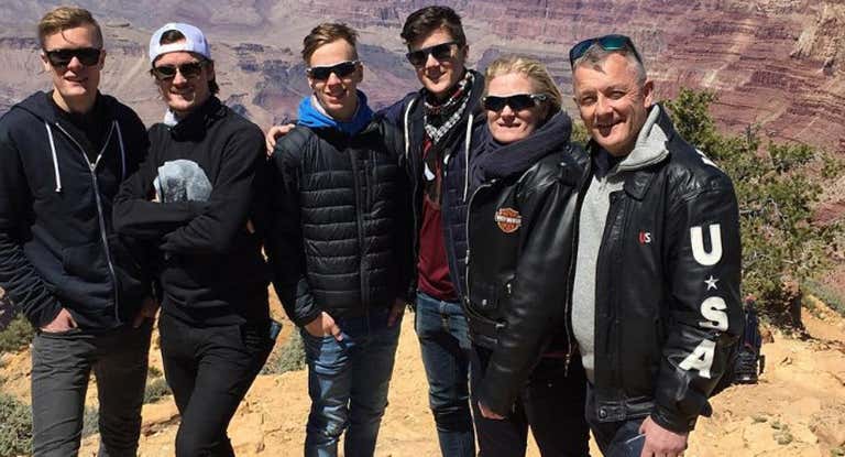 El matrimonio Ingebrigtsen, junto a Jakob y parte de la familia en Colorado en 2016.