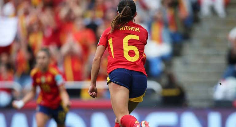 Aitana Bonmatí celebra el gol ante Bélgica en Riazor.