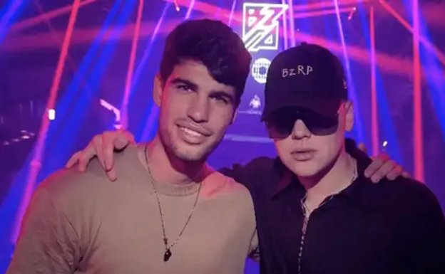 Carlos Alcaraz junto a Bizarrap durante sus vacaciones en Ibiza. Instagram/Bizarrap