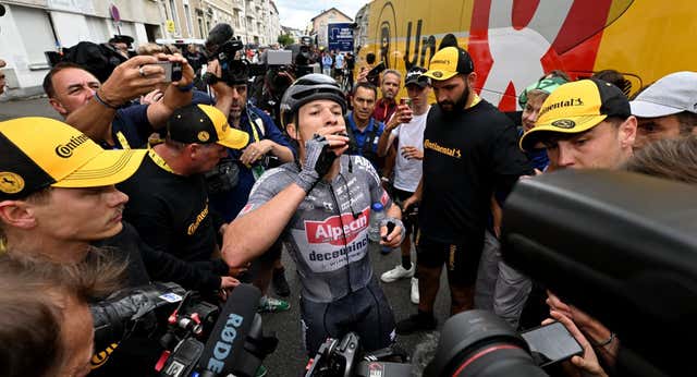 Philipsen aprovecha la caída de Girmay y conquista el último sprint del Tour