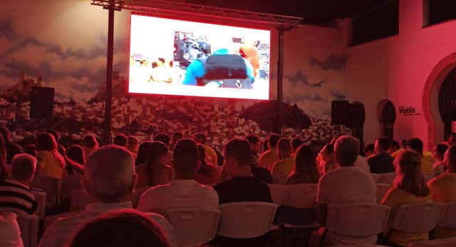 La retransmisión de la celebración por la Eurocopa en TVE indigna a los pueblos de Olvera y Cangas de Onís por culpa de Grand Prix