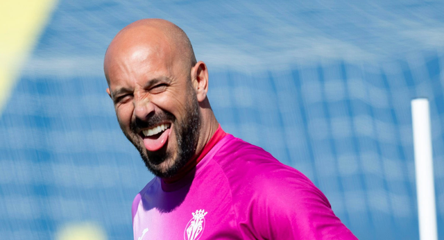 Fábregas ficha a Pepe Reina: “Su aportación ayudará al equipo a crecer y mejorar”