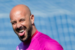 Fábregas ficha a Pepe Reina: “Su aportación ayudará al equipo a crecer y mejorar”