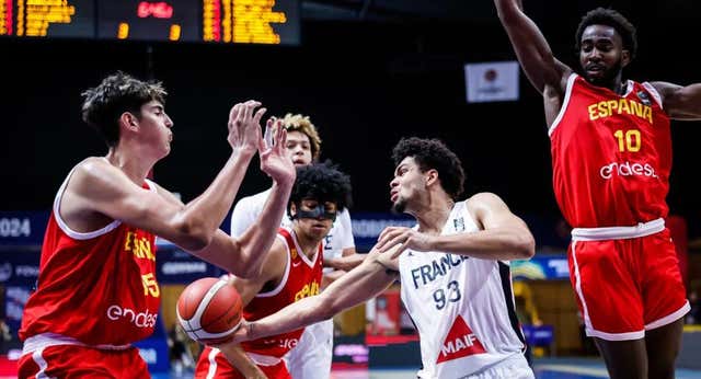 Los Júnior de Oro de Izan Almansa y Aday Mara se despiden del Europeo Sub-20 tras caer ante Francia