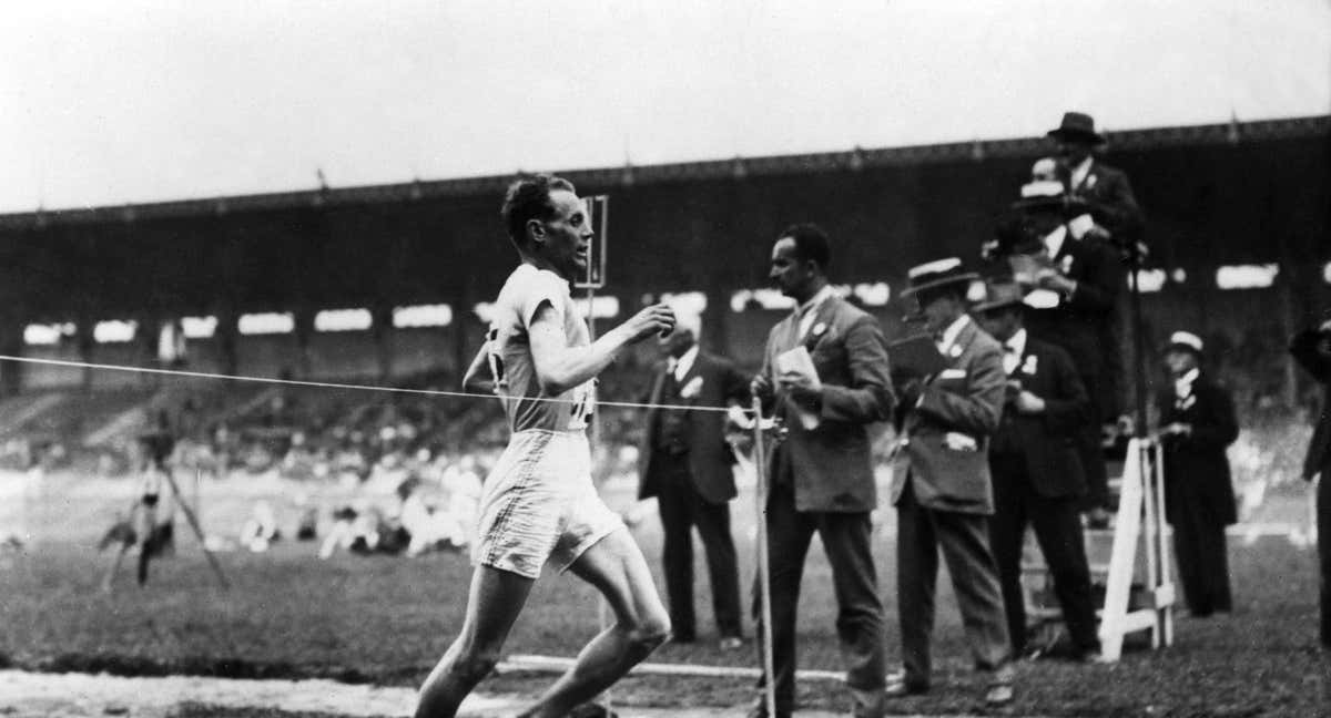Paavo Nurmi en los 1.500 metros en los Juegos de París 1924.