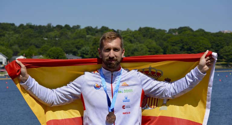 Carlos Arévalo (30), tras su oro en K1 200 en el Mundial 2022.