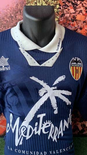 Camiseta del Valencia.  @ValenciaMemora