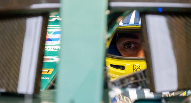 Fernando Alonso dispara contra el mareo de la FIA en la Q3: «A veces lo hace bien y otras comete errores groseros»