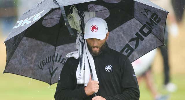 Jon Rahm sobrevive a un sábado infernal y llega a la última jornada con posibilidades de ganar el Open Británico