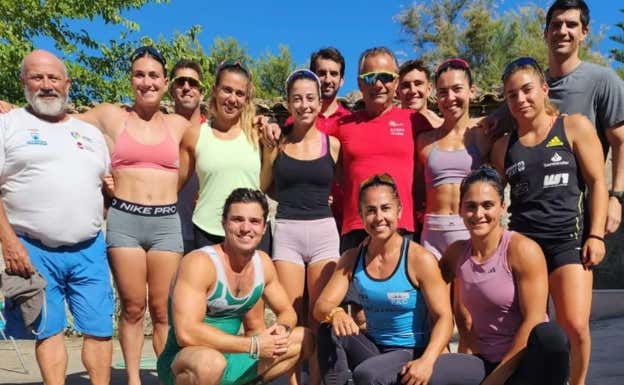 El grupo de canoístas de Kiko Martín y Sete Benavides.  KIKO MARTÍN