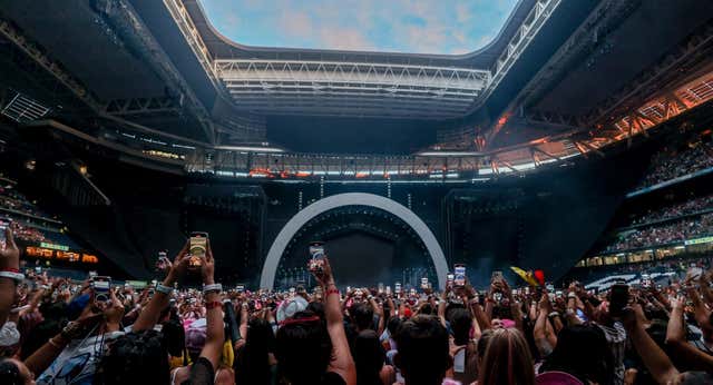 Los vecinos del Bernabéu exigen que se suspendan los conciertos por emergencia sanitaria: «Que se dejen de milongas»