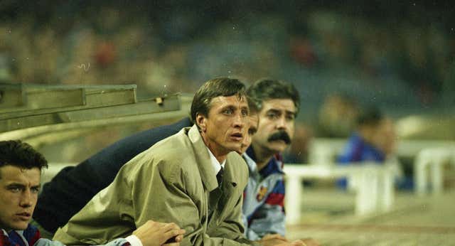 Hurgando en las presentaciones de los entrenadores del Barça se entiende por qué Cruyff era único: «No sigue. Se queda. Cedido…»