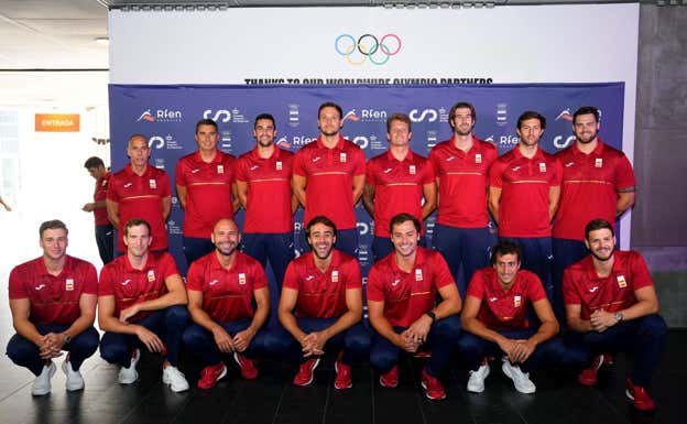La Selección de waterpolo, en su visita al COE, antes de partir a París.  GETTY