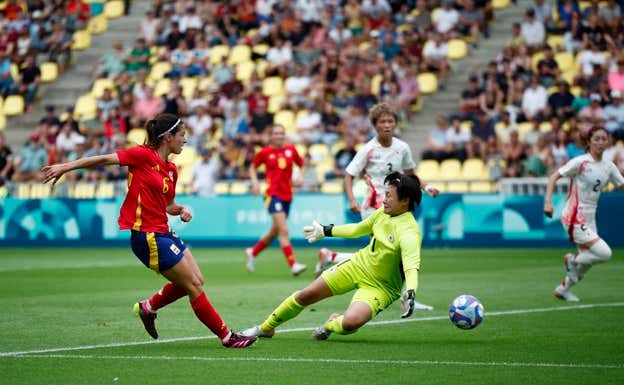 Aitana Bonmatí marcando el gol.  REUTERS