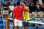 Roland Garros convierte en un sainete el paseo de Djokovic en París: «¡Matthew, aún queda mucho partido!»
