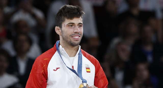 Bronce para el gigante Garrigós y primera medalla para España que pone fin a 24 años de sequía