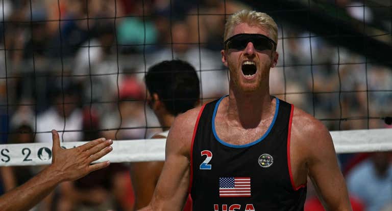 Chase Budinger, en un partido de vóley playa.