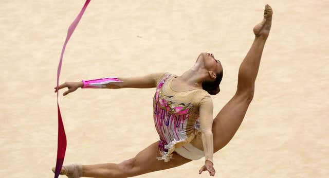 Cuánto pesan las mazas de gimnasia rítmica y el resto de los aparatos