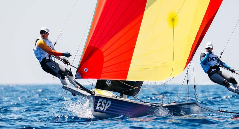 Diego Botín y Florian Trilttel navegan en su 49er en Marsella.