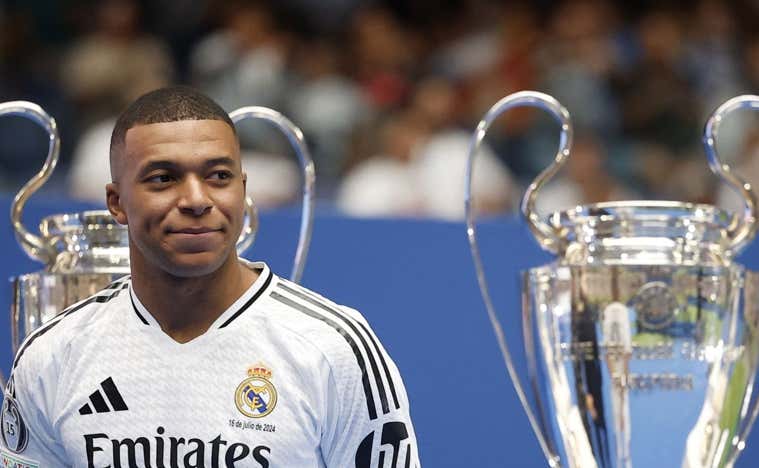 Kylian Mbappé, en su presentación como jugador del Real Madrid.  EFE