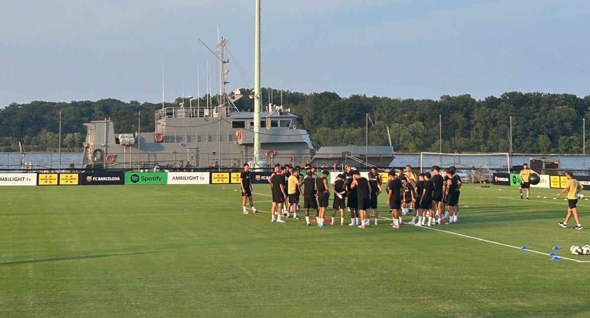 El Barça entrenando en la academia naval.
