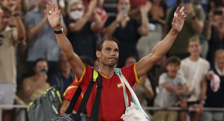 Rafa Nadal se despide de la Phillipe Chatrier en su último partido en unos Juegos Olímpicos.