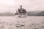 Los surfistas olímpicos se alojan en un crucero con 100 camarotes y ocho cubiertas.