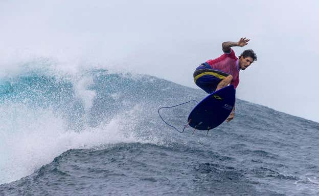 Otra instantánea de Gabriel Medina. JEROME BROUILLE/AFP