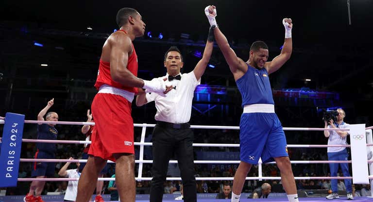 Reyes Pla celebra su victoria ante Schelstraete en los cuartos de final del torneo olímpico de París 2024.