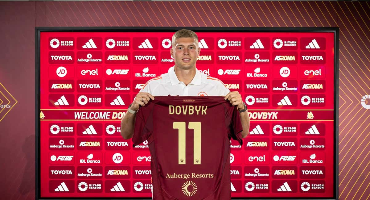 Dovbyk celebrando un gol con el Girona.