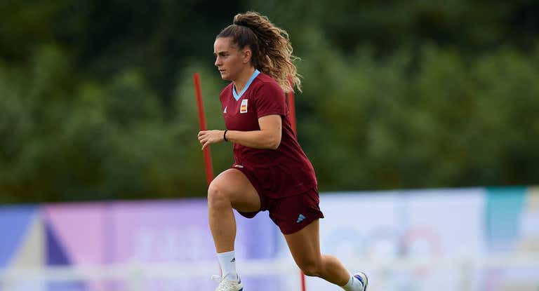 Teresa Abelleira, jugadora de la Selección, durante el entrenamiento previo al partido de cuartos de final ante Colombia en los JJOO.