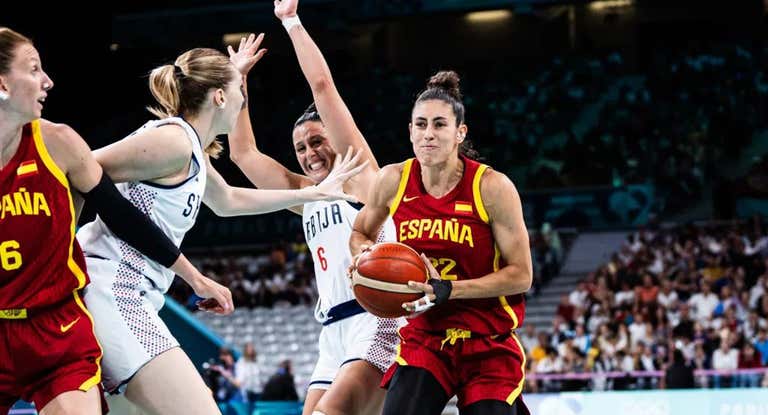 María Conde durante el duelo ante Serbia.