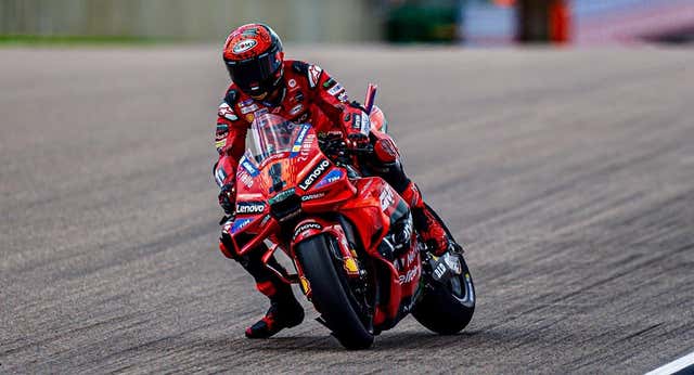 Pecco Bagnaia y su crítica a los que intentar ‘coger rueda’: “Es una imagen ridícula para la gente que nos ve”