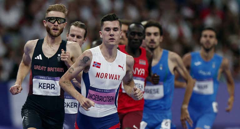 Josh Kerr y Jakob Ingebrigtsen, en las semifinales de 1.500 m en los Juegos de París 2024.