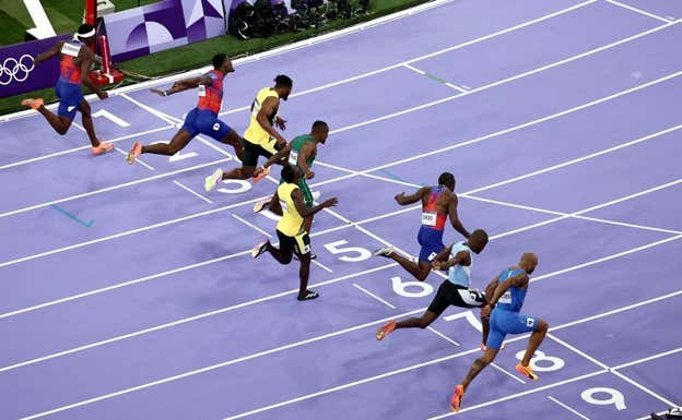 En la final de los 100 metros de París 2024, todos los participantes corrieron por debajo de 10 segundos. EFE