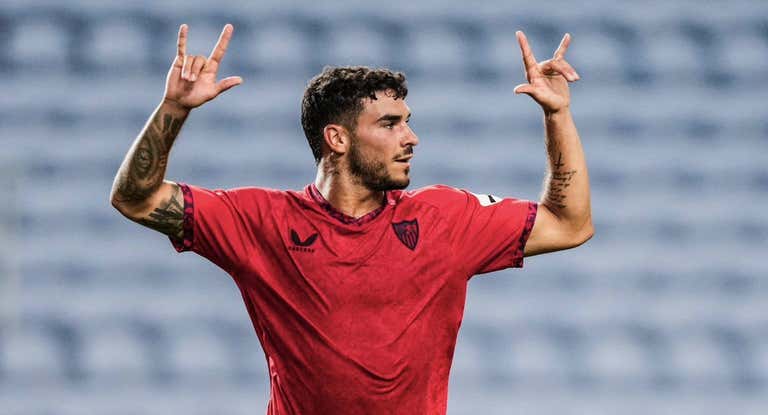 Isaac celebra uno de sus goles.
