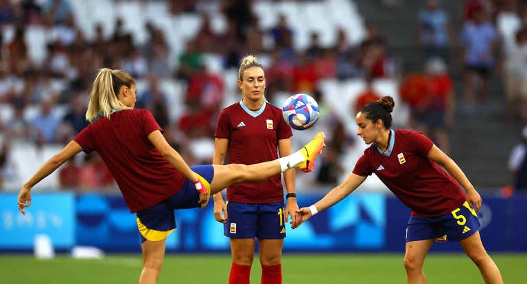 Laia Aleixandri, Alexia Putellas y Oihane Hernández, durante el calentamiento.