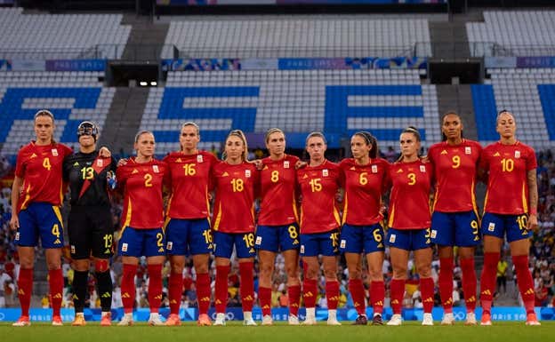 La alineación de España contra Brasil.  RFEF