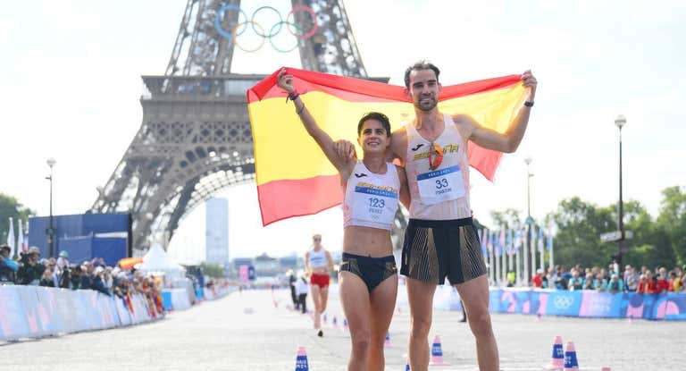 María Pérez y Álvaro Mrtín tras cruzar la meta.
