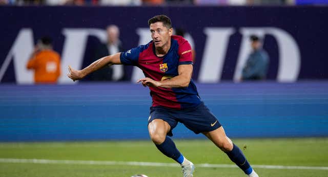 Lewandowski marca terreno con un doblete y Flick lo mima: «Se lo merece»