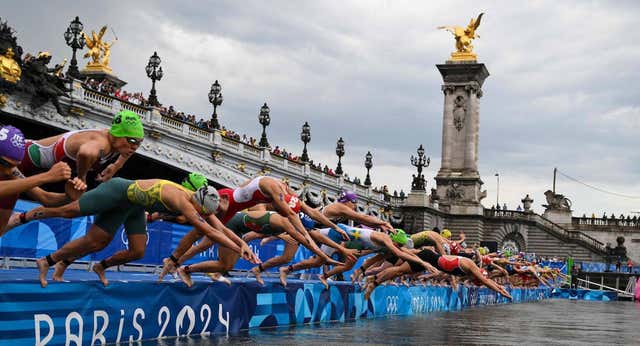 El triatlón paralímpico se convierte en la última víctima del desastre del Sena en París