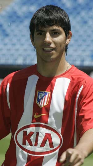 Kun Agüero, durante su presentación en 2006.  Pepe Caballero