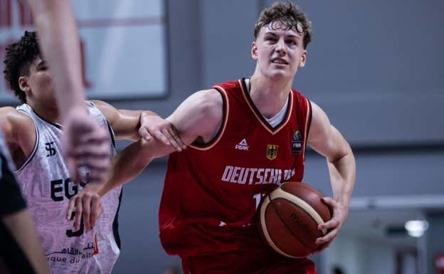 Kayser con la camiseta alemana. FIBA