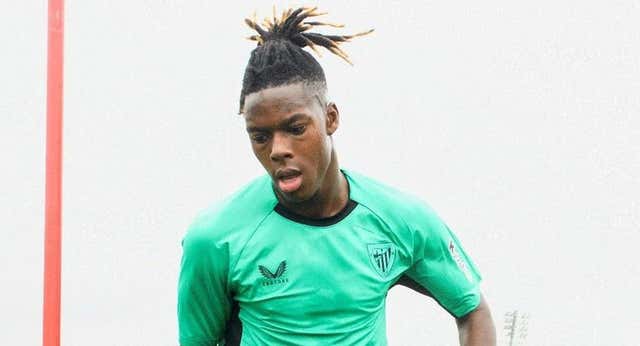 Nico Williams pasa de rumores y ya entrena con el grupo a una semana del debut