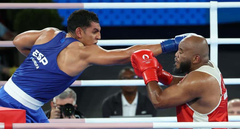 El español Ayoub Ghadfa, en su combate de semifinales en París 2024.