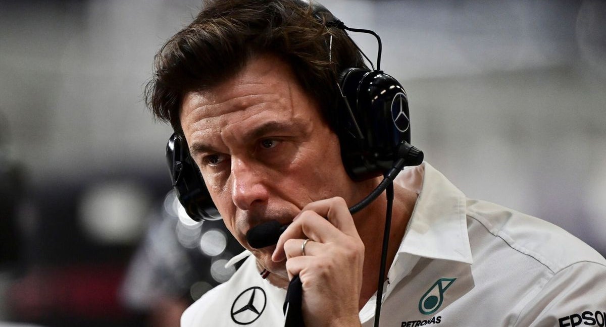 Toto Wolff hablando por la radio.
