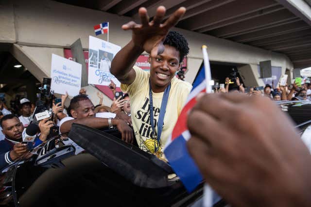 Caos y riesgo de avalancha en el recibimiento de República Dominicana a Marileidy Paulino y sus otros héroes olímpicos