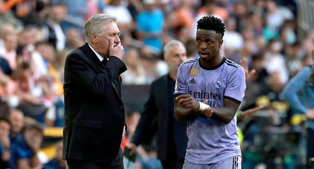 Ancelotti desmiente los rumores sobre Arabia, pero el entorno de Vinicius mantiene la duda