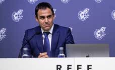 Velasco Carballo, en la cúpula arbitral de UEFA, a sueldo de la RFEF hasta mayo pese a estar prohibido